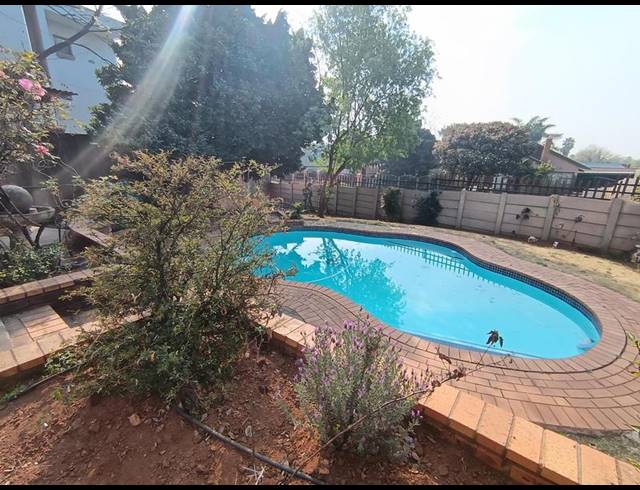 3 BEDROOM HOUSE FOR SALE IN WOODMERE